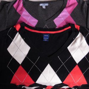 IZOD Woman Argyle V-Neck Sweater Bundle. 2XL